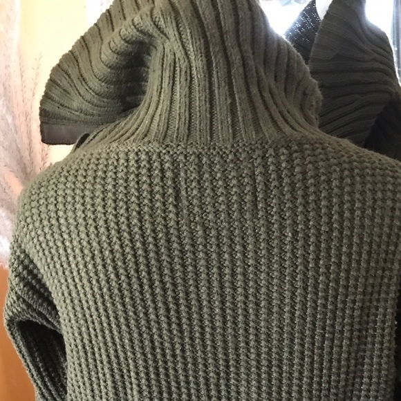 NWT Abercrombie & Fitch Side Button Cable Sweater - Picture 6 of 7